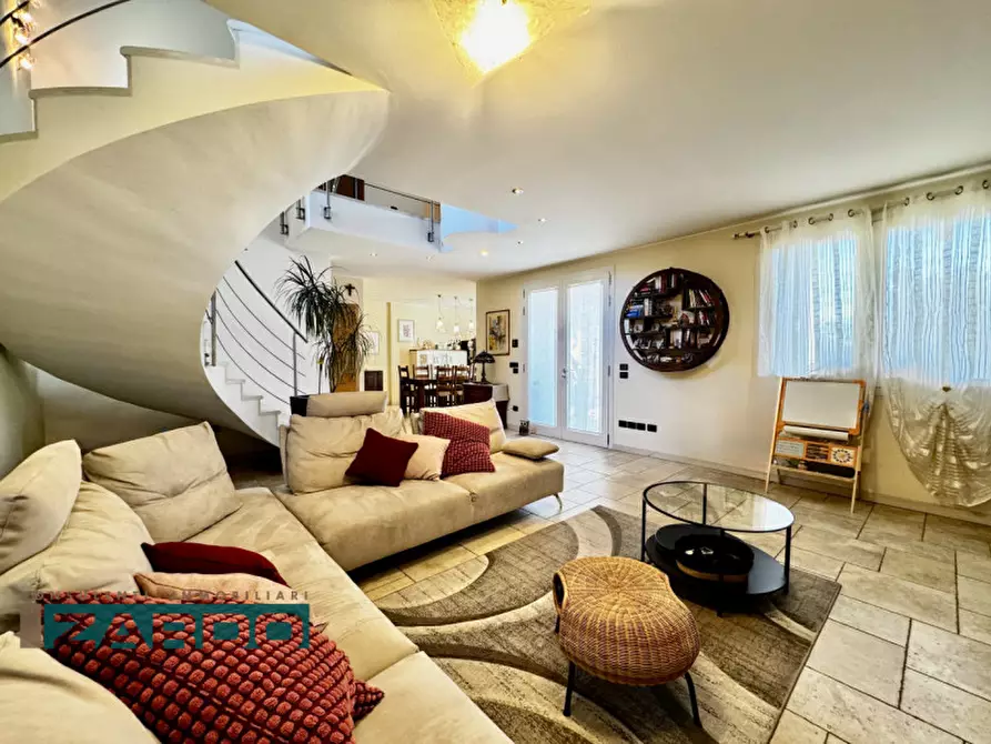 Immagine 5 di Casa indipendente in vendita  a Loria