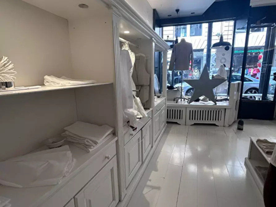 Immagine 6 di Negozio in affitto  in Via Mantova a Trento