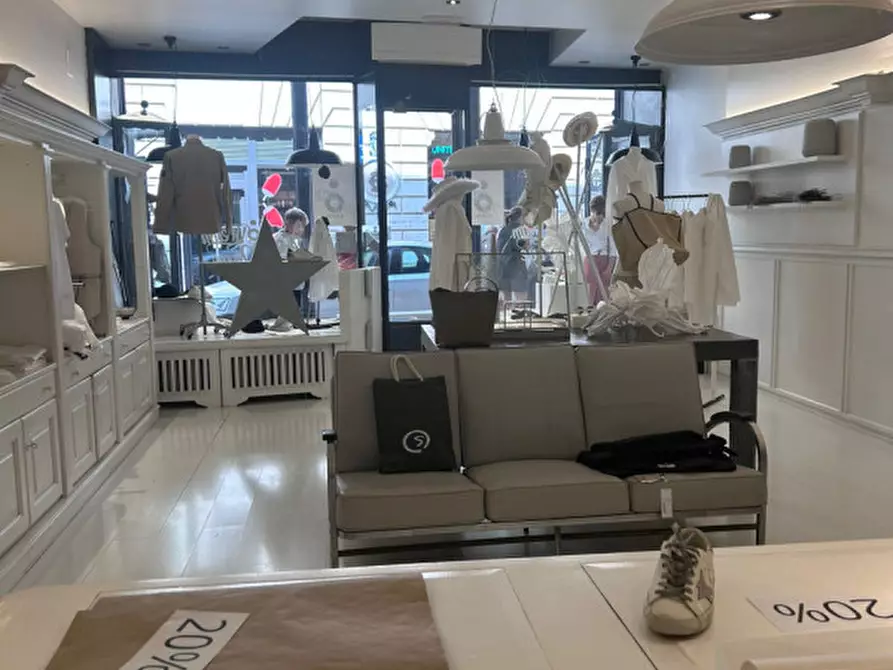 Immagine 7 di Negozio in affitto  in Via Mantova a Trento