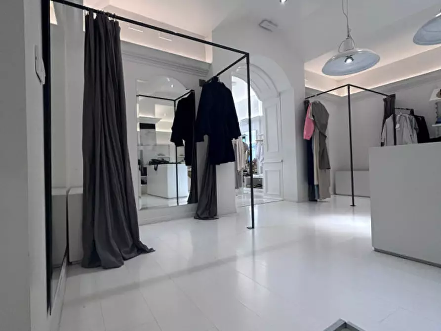 Immagine 10 di Negozio in affitto  in Via Mantova a Trento