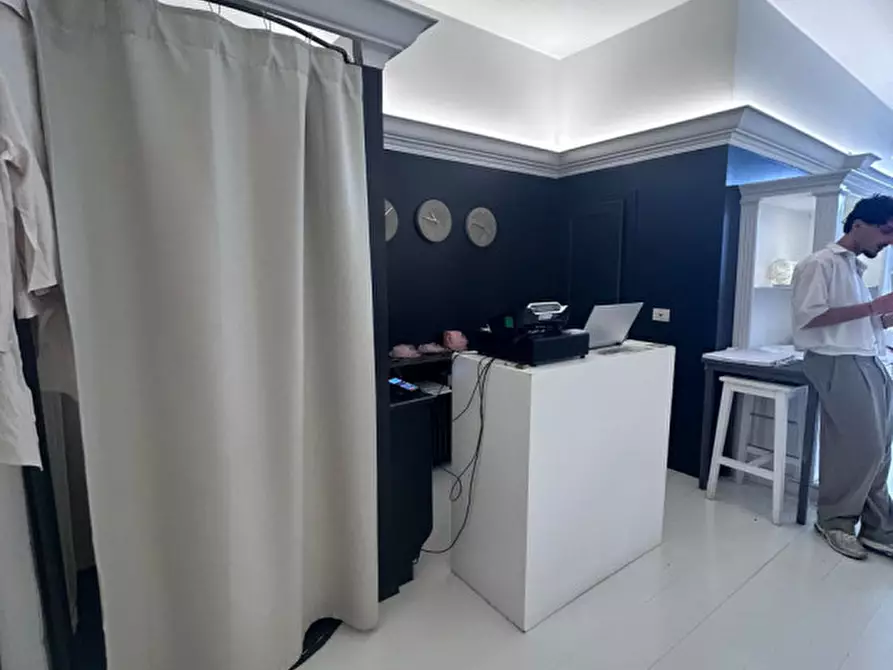 Immagine 11 di Negozio in affitto  in Via Mantova a Trento