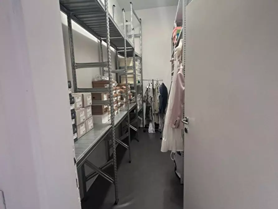 Immagine 12 di Negozio in affitto  in Via Mantova a Trento
