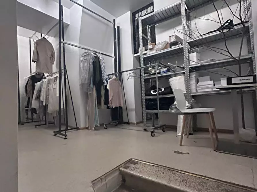 Immagine 14 di Negozio in affitto  in Via Mantova a Trento