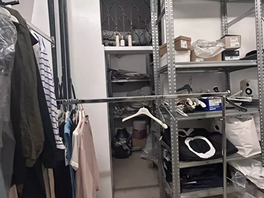 Immagine 16 di Negozio in affitto  in Via Mantova a Trento