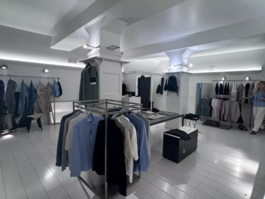 Immagine 17 di Negozio in affitto  in Via Mantova a Trento