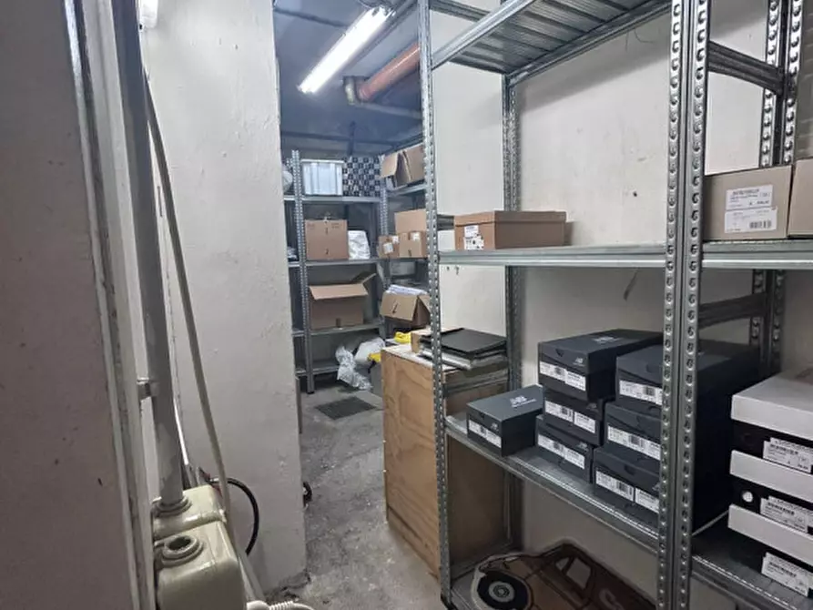 Immagine 28 di Negozio in affitto  in Via Mantova a Trento