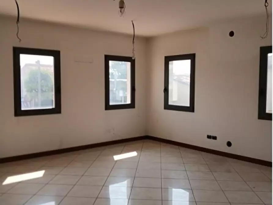 Immagine 4 di Ufficio in vendita  in Via Provinciale Sud a Fosso'