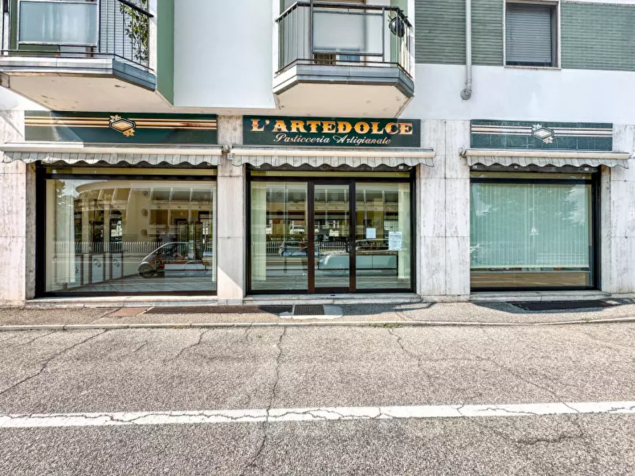 Immagine 1 di Negozio in vendita  in Corso Bormida,23 a Vercelli