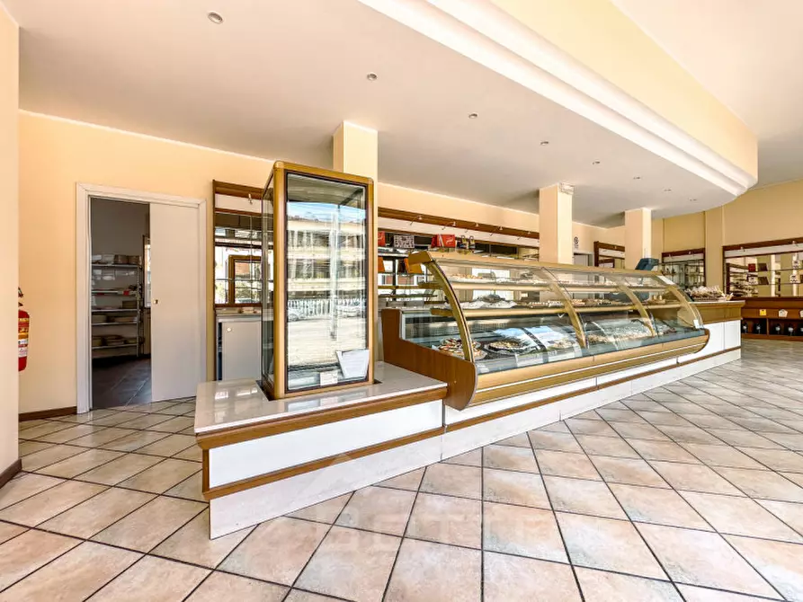 Immagine 2 di Negozio in vendita  in Corso Bormida,23 a Vercelli