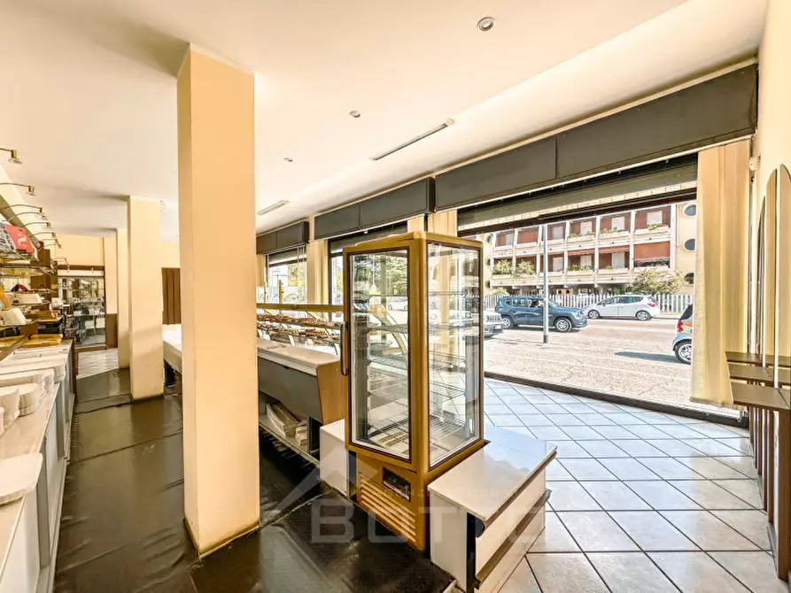 Immagine 4 di Negozio in vendita  in Corso Bormida,23 a Vercelli