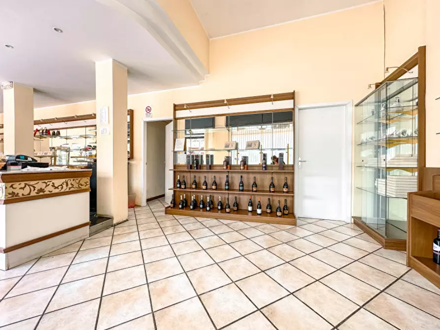 Immagine 7 di Negozio in vendita  in Corso Bormida,23 a Vercelli