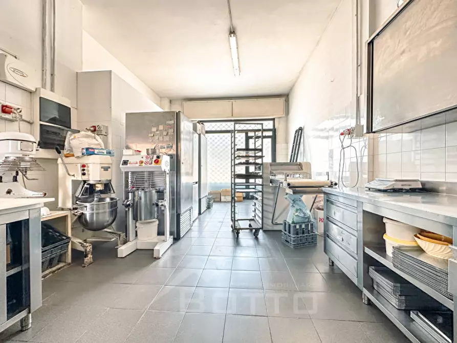 Immagine 9 di Negozio in vendita  in Corso Bormida,23 a Vercelli