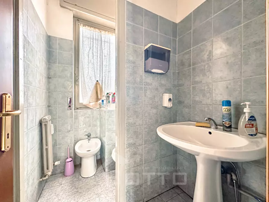 Immagine 13 di Negozio in vendita  in Corso Bormida,23 a Vercelli