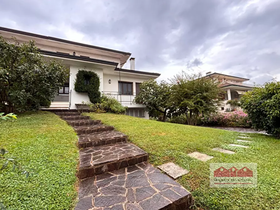 Immagine 1 di Casa bifamiliare in affitto  in Via delle Ortensie a Caldogno