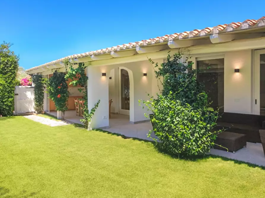 Immagine 1 di Villetta a schiera in vendita  in via fontana umbrina a Olbia