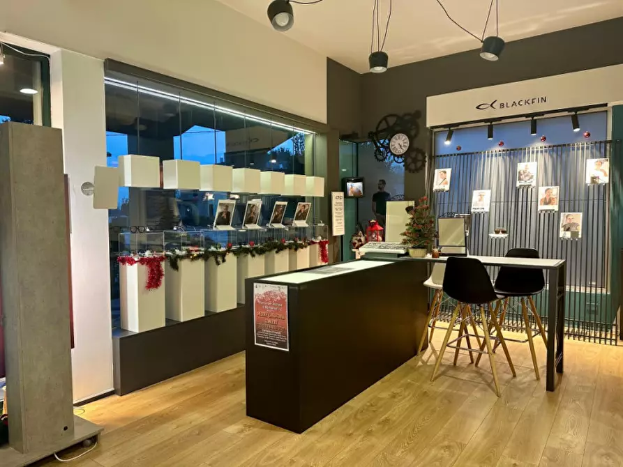 Immagine 2 di Negozio in vendita  in piazza mercato a Teolo