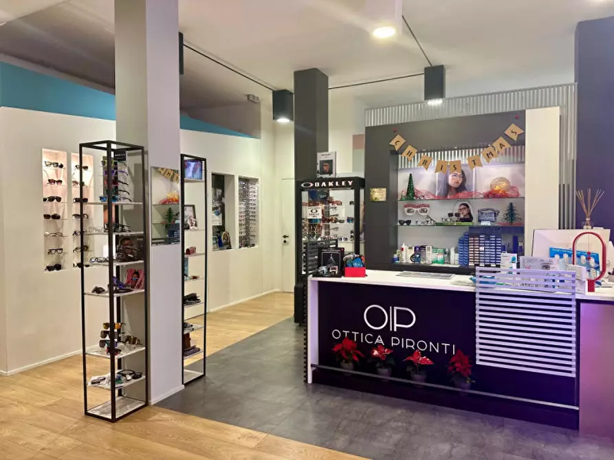 Immagine 3 di Negozio in vendita  in piazza mercato a Teolo