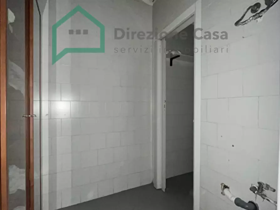 Immagine 11 di Negozio in vendita  in VIA FOGGIA a Napoli