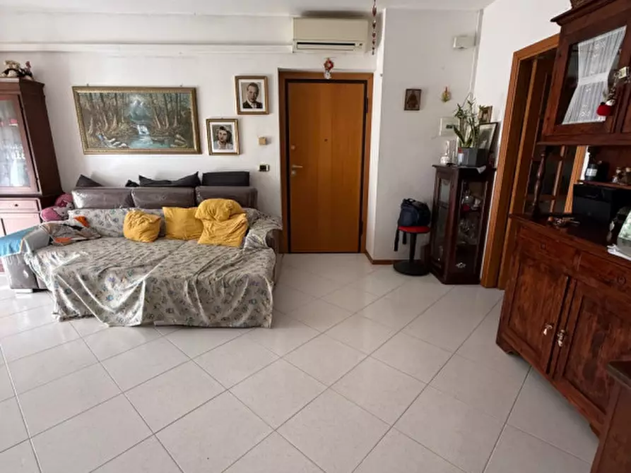 Immagine 2 di Appartamento in vendita  in Via delle Mimose a Senigallia