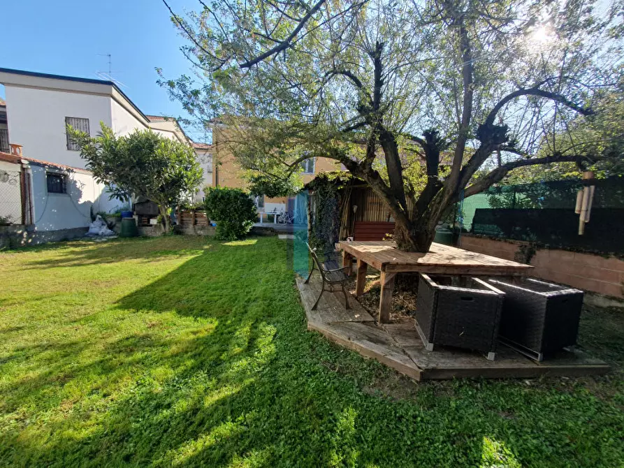 Immagine 3 di Casa bifamiliare in vendita  in Via Luigi Bay a Lodi