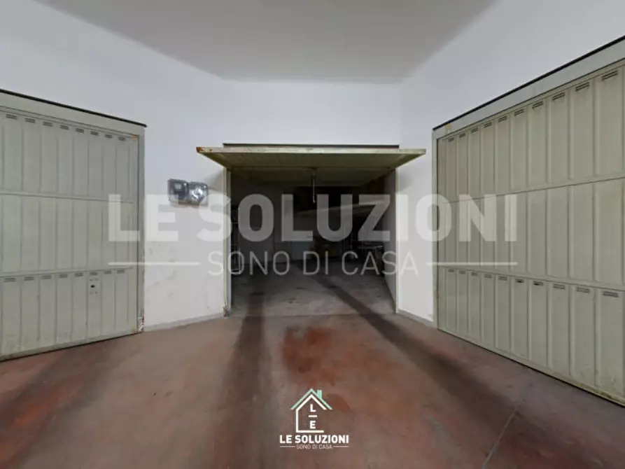 Immagine 1 di Garage in vendita  in Via Arrigo Boito a Putignano