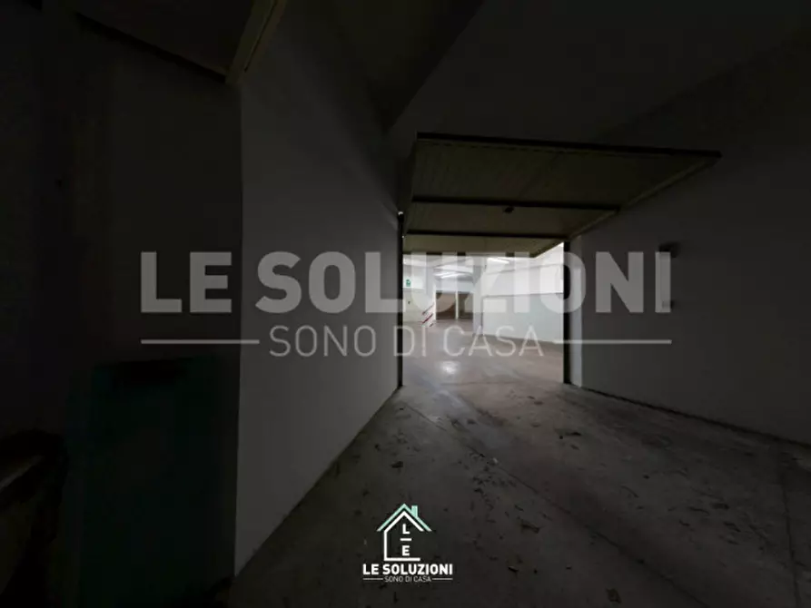 Immagine 5 di Garage in vendita  in Via Arrigo Boito a Putignano