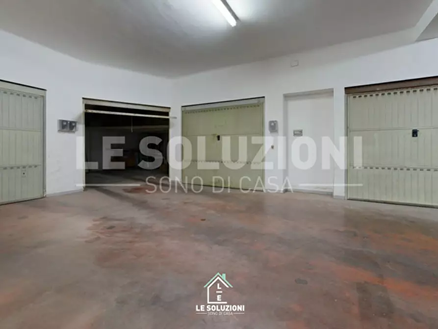 Immagine 6 di Garage in vendita  in Via Arrigo Boito a Putignano