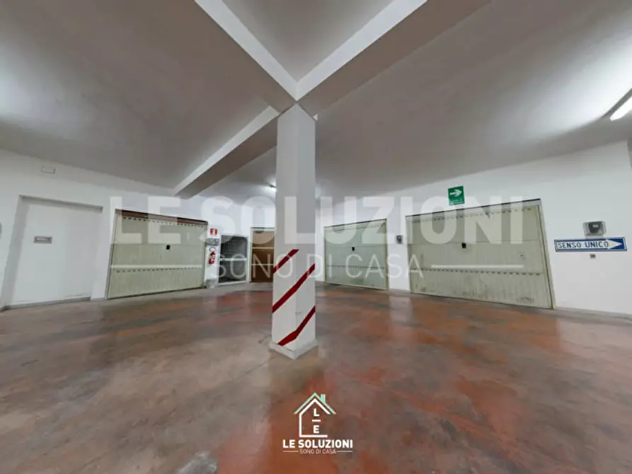 Immagine 8 di Garage in vendita  in Via Arrigo Boito a Putignano