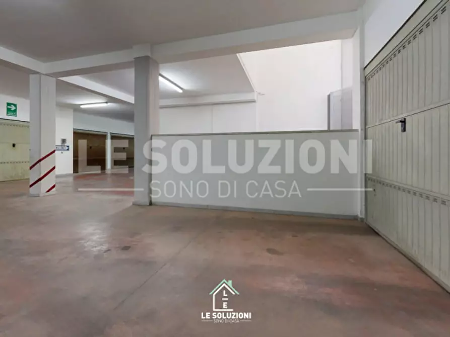 Immagine 9 di Garage in vendita  in Via Arrigo Boito a Putignano