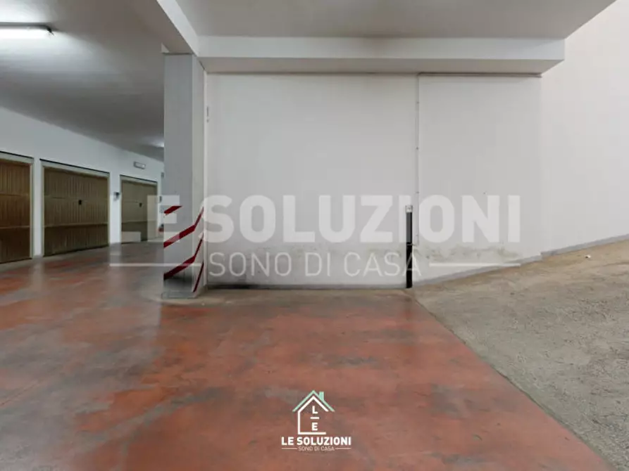 Immagine 10 di Garage in vendita  in Via Arrigo Boito a Putignano