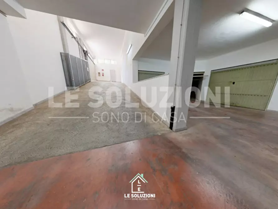 Immagine 11 di Garage in vendita  in Via Arrigo Boito a Putignano
