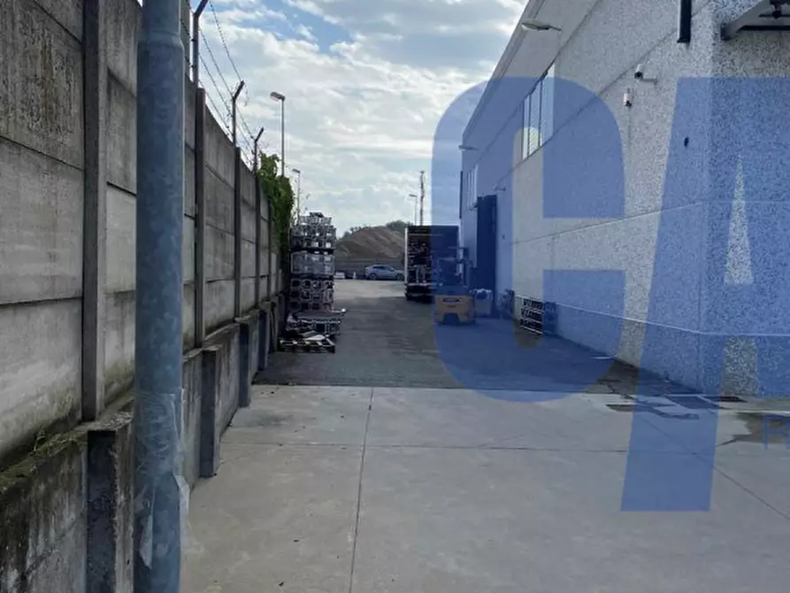 Immagine 11 di Magazzino in affitto  in VIA MILANO a Segrate