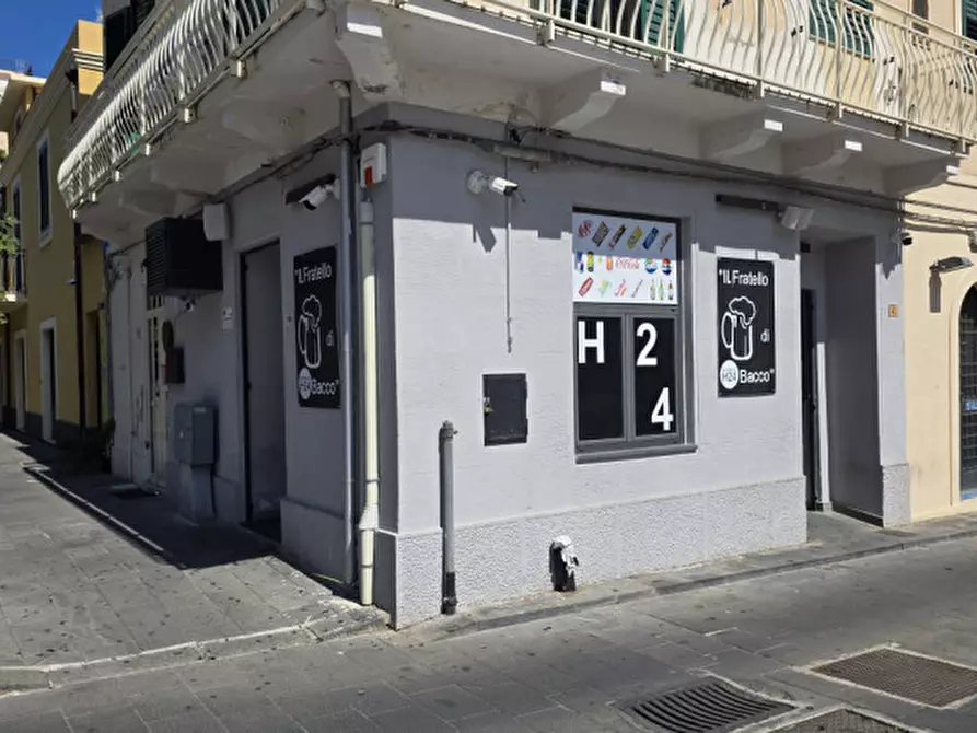 Immagine 1 di Negozio in vendita  in Via Matteo Nardi,44 a Milazzo