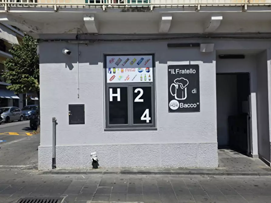 Immagine 2 di Negozio in vendita  in Via Matteo Nardi,44 a Milazzo