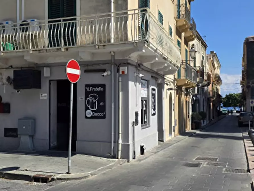 Immagine 4 di Negozio in vendita  in Via Matteo Nardi,44 a Milazzo