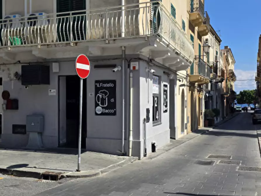 Immagine 5 di Negozio in vendita  in Via Matteo Nardi,44 a Milazzo