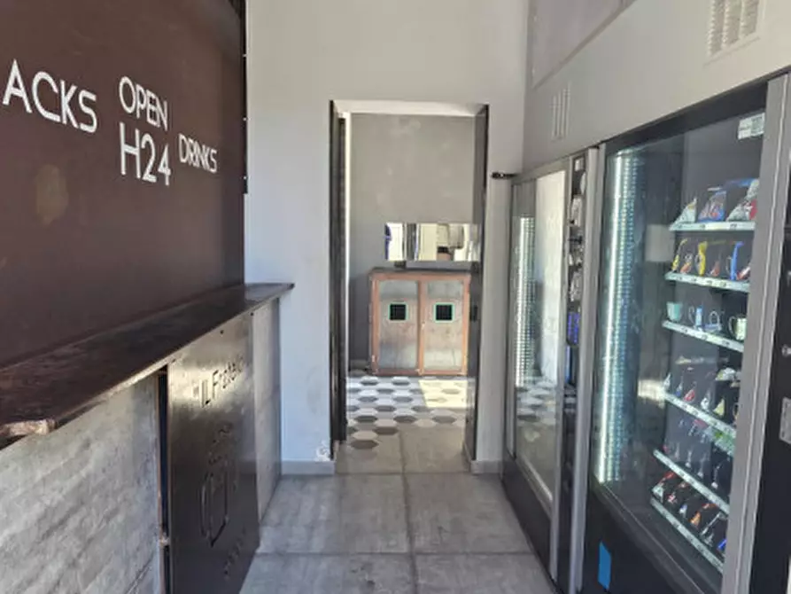 Immagine 9 di Negozio in vendita  in Via Matteo Nardi,44 a Milazzo