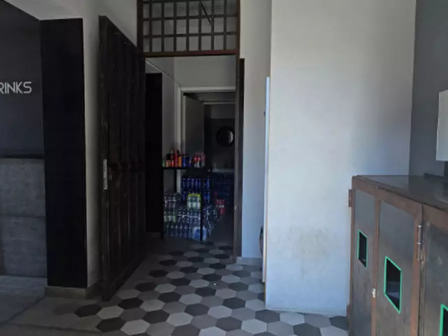 Immagine 10 di Negozio in vendita  in Via Matteo Nardi,44 a Milazzo