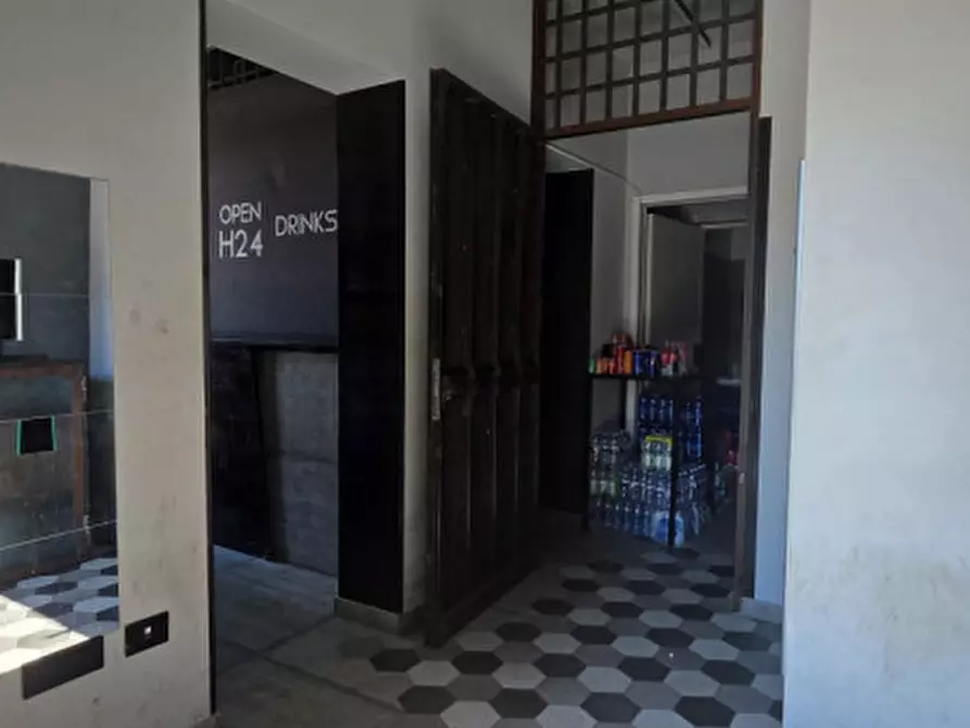 Immagine 11 di Negozio in vendita  in Via Matteo Nardi,44 a Milazzo