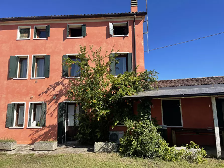 Immagine 2 di Villetta a schiera in vendita  in Via Giorgione a Asolo