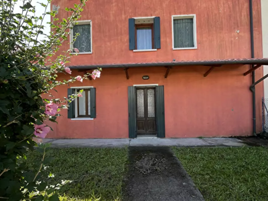 Immagine 13 di Villetta a schiera in vendita  in Via Giorgione a Asolo