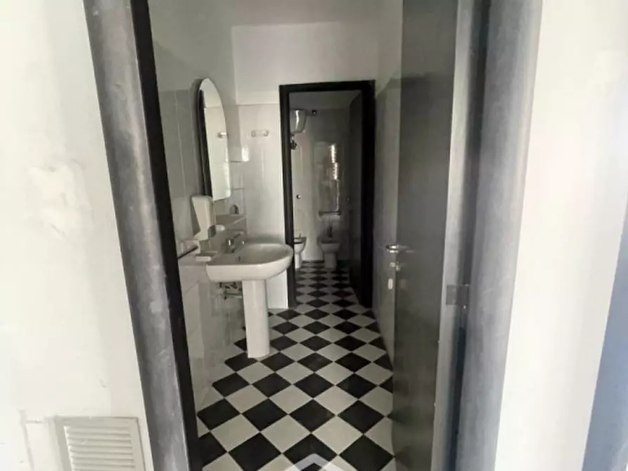 Immagine 19 di Ufficio in vendita  in viale otranto,65 a Lecce