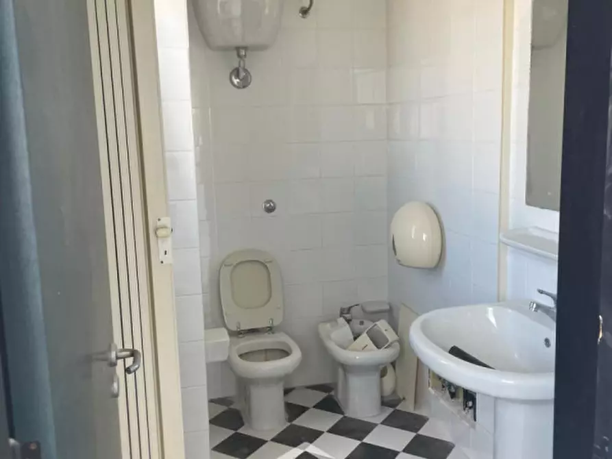 Immagine 21 di Ufficio in vendita  in viale otranto,65 a Lecce