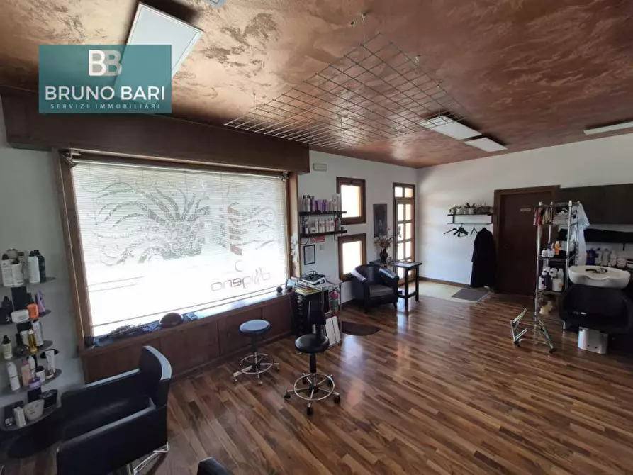 Immagine 2 di Negozio in affitto  in Via Manzoini 83 a Montereale Valcellina