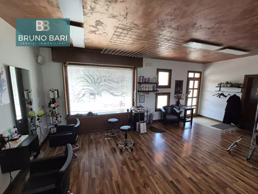 Immagine 3 di Negozio in affitto  in Via Manzoini 83 a Montereale Valcellina