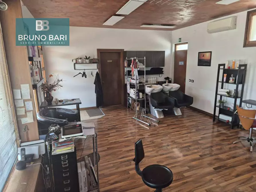 Immagine 4 di Negozio in affitto  in Via Manzoini 83 a Montereale Valcellina