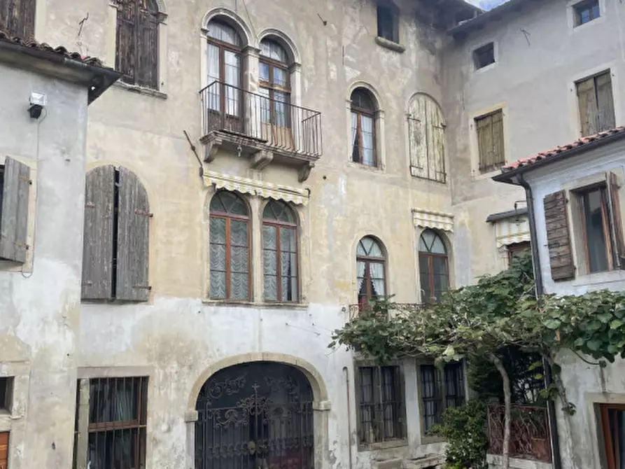 Immagine 1 di Casa indipendente in vendita  in Via Martiri della Libertà a Vittorio Veneto