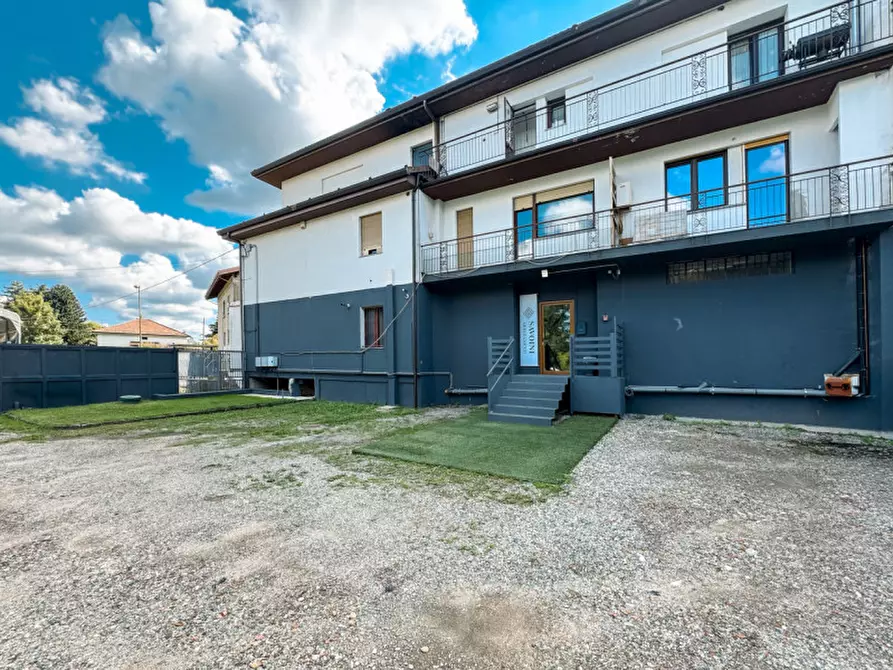 Immagine 11 di Negozio in vendita  in Via sottolusignana 22 a Gozzano