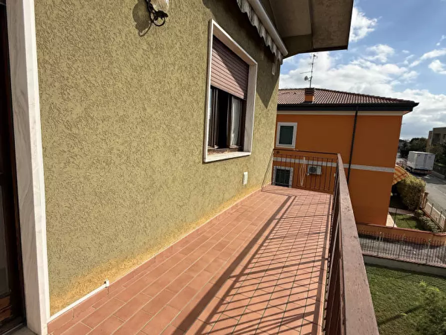 Immagine 4 di Appartamento in vendita  in Strada La Rizza a Castel D'azzano