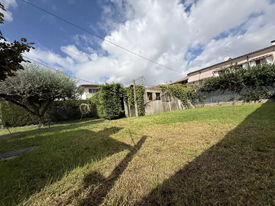 Immagine 14 di Appartamento in vendita  in Strada La Rizza a Castel D'azzano
